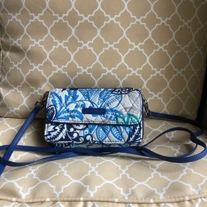 Like new Vera Bradley RFID crossbody